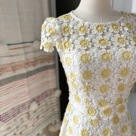 Alex Marie White Yellow Floral Shirt Sleeves Midi Dress Women’s Size 2 - Picture 2 of 9